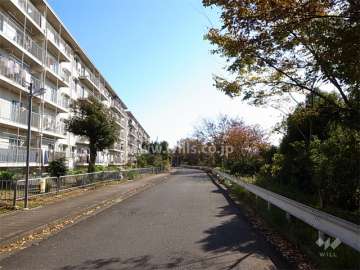 ２号棟は、最前列の棟のため、道を挟んで南側は抜けています。