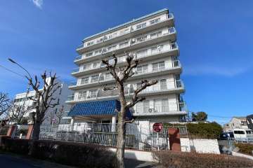 秀和高円寺レジデンスの外観（南東側から）