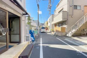 敷地北側の前面道路（東側から）