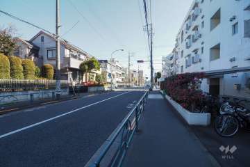 敷地北側の前面道路