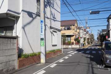 敷地東側の前面道路