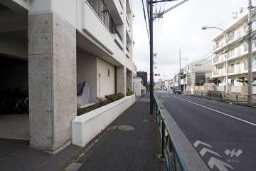 敷地北側の前面道路
