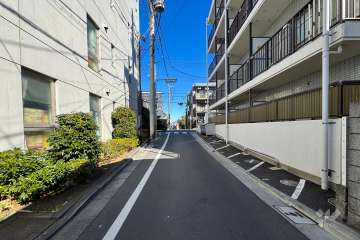 敷地西側の前面道路　
