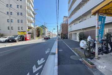 敷地北東側の前面道路