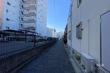 敷地北東側の前面道路