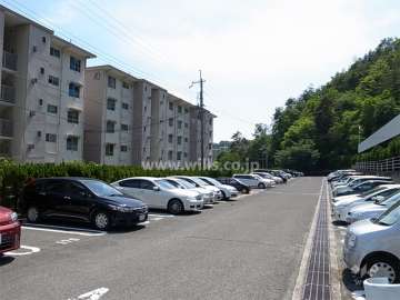中山五月台住宅10号棟の外観（北東側から）