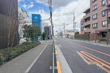 敷地南側の前面道路（東側から）