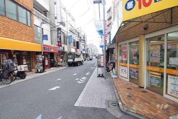 敷地北側の前面道路（西側から）