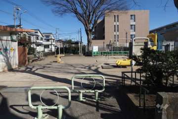 隣接する公園