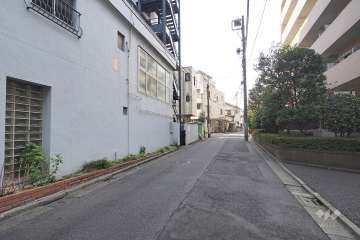 敷地北側の前面道路
