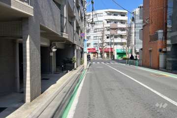 敷地東側の前面道路