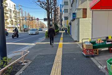 敷地北側は青梅街道に面しています。