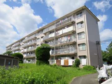 公社清和台住宅２２号棟の外観（南東側から）