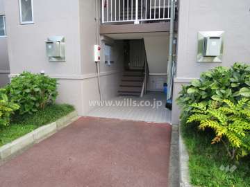 住戸出入り口（共用ポスト）