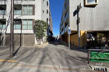 敷地東側の前面道路