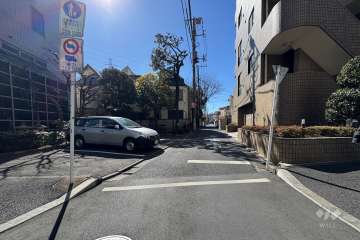 敷地南東側の前面道路