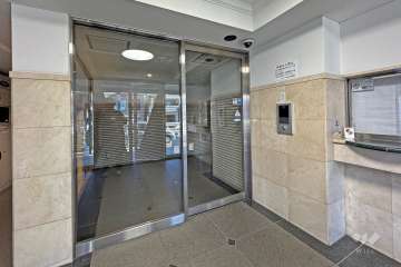 エントランスはオートロック付きです。