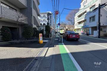 敷地の北側前面道路（東側から）