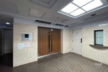 エントランスはオートロック付きです。