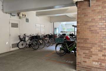 屋内に設けられた駐輪場