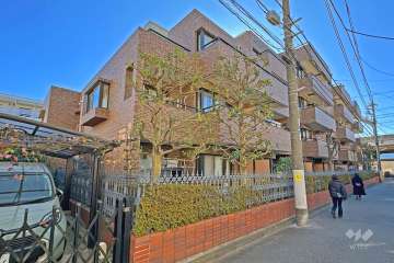 ライオンズマンション八幡山の外観（北西側から）