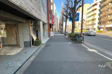 敷地の北側前面道路（東側から）