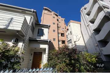 デュオスカーラ阿佐ヶ谷の外観（東側から）