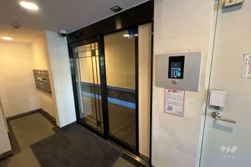 エントランスはオートロック付きです。