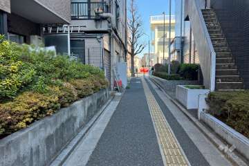 敷地南東側の前面道路