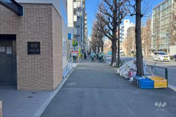 敷地北東側の前面道路