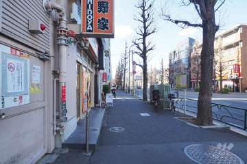 敷地北東側の前面道路