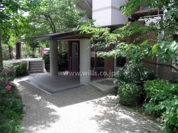 B棟のエントランス