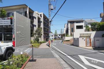 敷地東側の前面道路