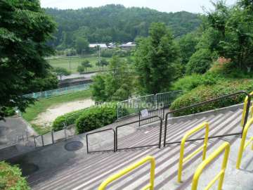 敷地の西側には『松尾台西公園』があります。