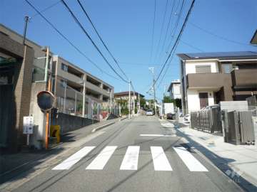 敷地東側の前面道路