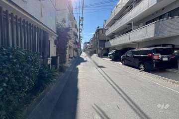 敷地東側の前面道路