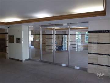 エントランスは広々としたゆとりの空間