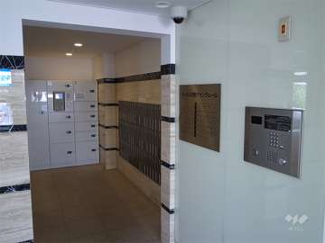 オートロック操作盤、共用ポスト、宅配ボックス