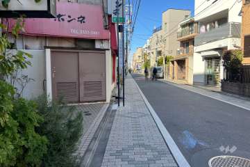 敷地北東側の前面道路