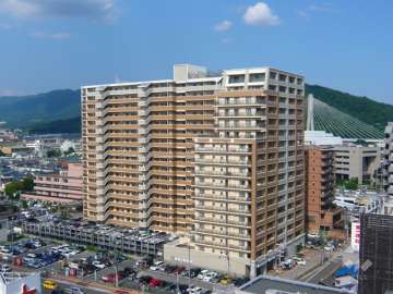 ディークラディア川西の外観（南西側から）