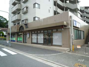 一階に店舗が入っています（学習塾）