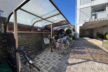 駐輪場（屋根付き）