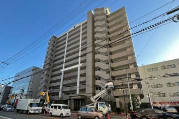 レジース川西中央の外観（北西側から）