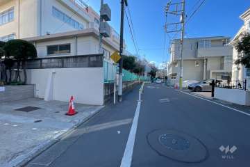敷地北側の前面道路　