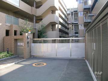 駐車場、駐輪場の入り口（ゲート付き）