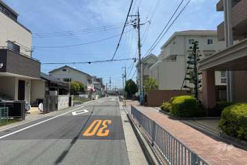 敷地北側の前面道路