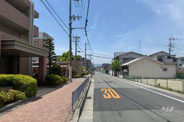 敷地北側の前面道路