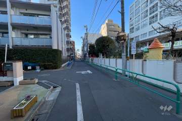 敷地南側の前面道路
