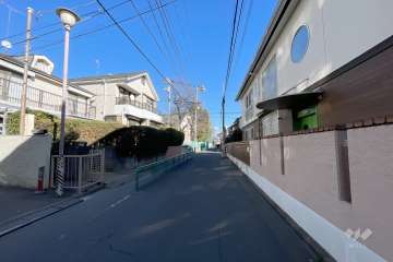 敷地南側の前面道路