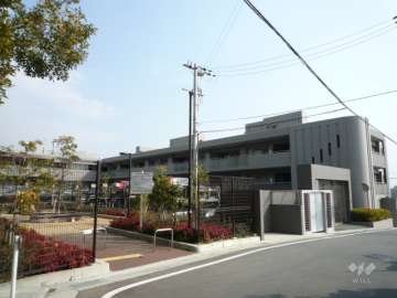雲雀丘花屋敷アインスの外観（北西側から）